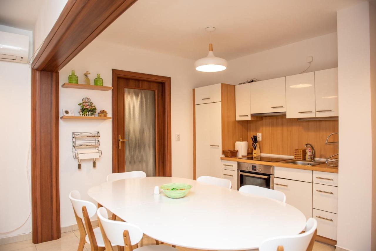 Classic Apartment Near The City Center Kluż-Napoka Zewnętrze zdjęcie